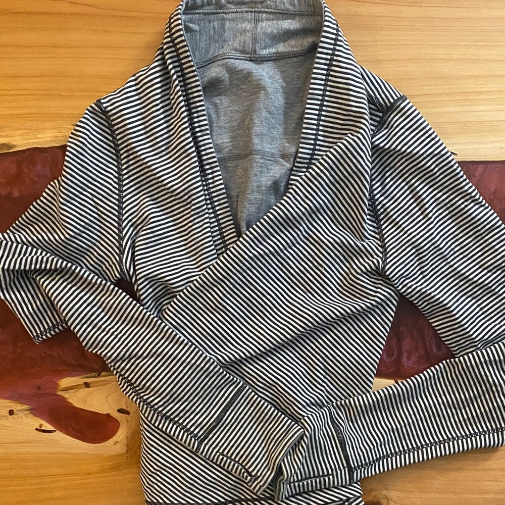 Ivivva Black and White Striped Reversible Wrap